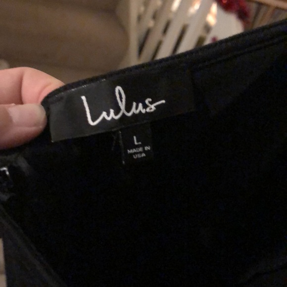 Lulu’s little black dress with v neck and cross straps in back size large - Picture 4 of 4